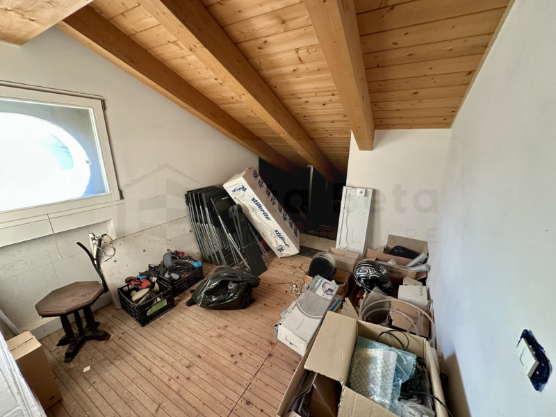 In vendita, a Noventa Padovana in zona Oltrebrenta, proponiamo bella porzione di quadrifamiliare ...