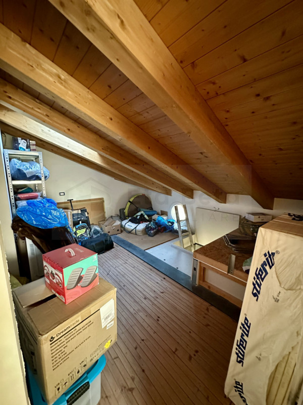 In vendita, a Noventa Padovana in zona Oltrebrenta, proponiamo bella porzione di quadrifamiliare ...