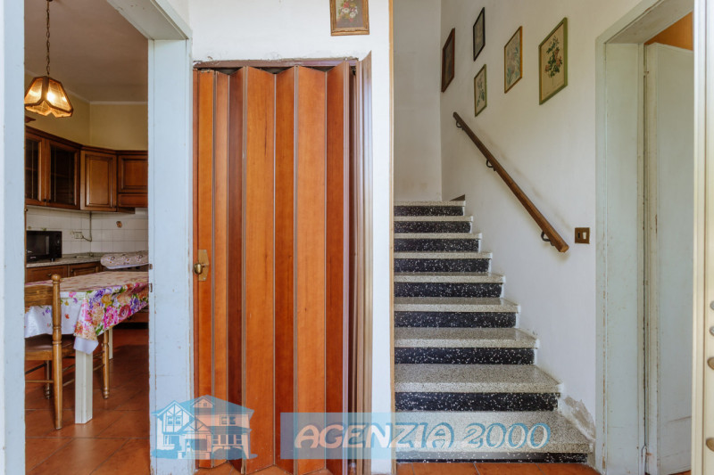 AD ARRE...VUOI UNA BELLA CASA CON IL SUO BEL GIARDINO ? LONTANO DAI RUMORI IN ZONA TRANQUILLA DI ...