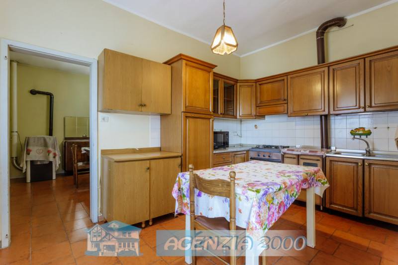 AD ARRE...VUOI UNA BELLA CASA CON IL SUO BEL GIARDINO ? LONTANO DAI RUMORI IN ZONA TRANQUILLA DI ...