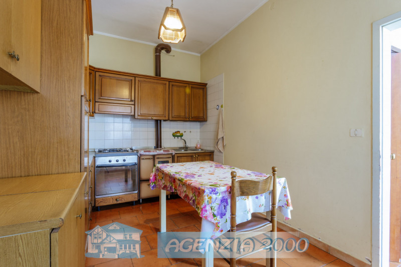 AD ARRE...VUOI UNA BELLA CASA CON IL SUO BEL GIARDINO ? LONTANO DAI RUMORI IN ZONA TRANQUILLA DI ...