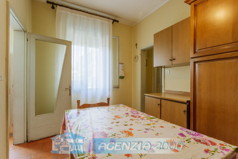 AD ARRE...VUOI UNA BELLA CASA CON IL SUO BEL GIARDINO ? LONTANO DAI RUMORI IN ZONA TRANQUILLA DI ...