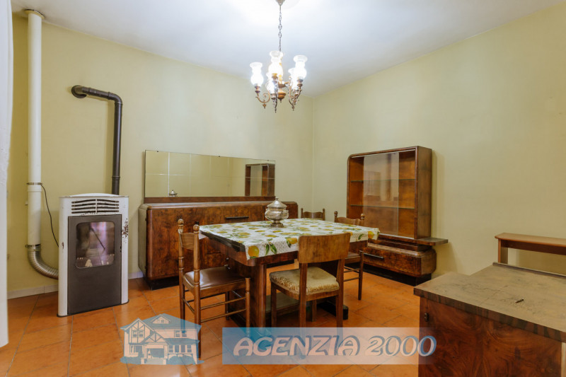 AD ARRE...VUOI UNA BELLA CASA CON IL SUO BEL GIARDINO ? LONTANO DAI RUMORI IN ZONA TRANQUILLA DI ...