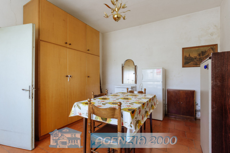 AD ARRE...VUOI UNA BELLA CASA CON IL SUO BEL GIARDINO ? LONTANO DAI RUMORI IN ZONA TRANQUILLA DI ...