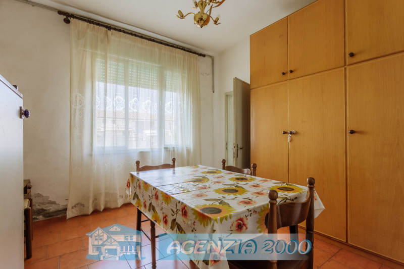 AD ARRE...VUOI UNA BELLA CASA CON IL SUO BEL GIARDINO ? LONTANO DAI RUMORI IN ZONA TRANQUILLA DI ...