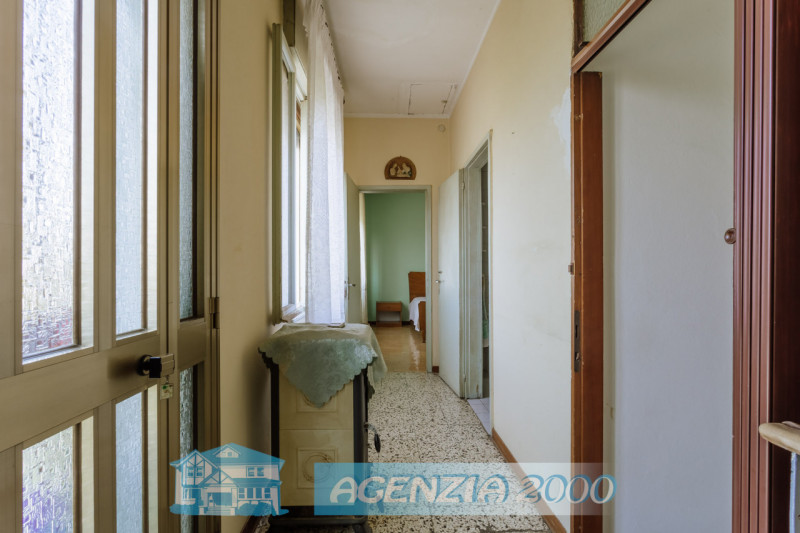 AD ARRE...VUOI UNA BELLA CASA CON IL SUO BEL GIARDINO ? LONTANO DAI RUMORI IN ZONA TRANQUILLA DI ...