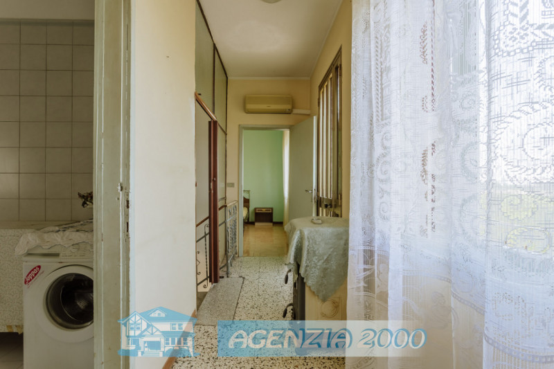 AD ARRE...VUOI UNA BELLA CASA CON IL SUO BEL GIARDINO ? LONTANO DAI RUMORI IN ZONA TRANQUILLA DI ...