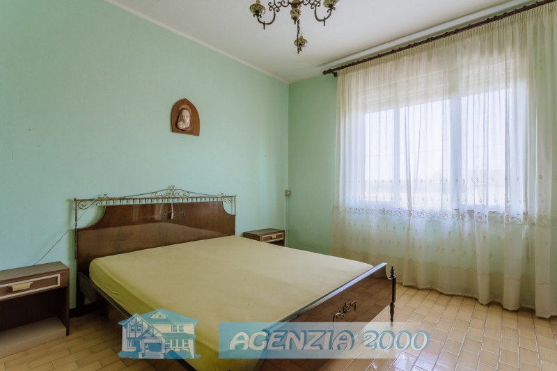 AD ARRE...VUOI UNA BELLA CASA CON IL SUO BEL GIARDINO ? LONTANO DAI RUMORI IN ZONA TRANQUILLA DI ...