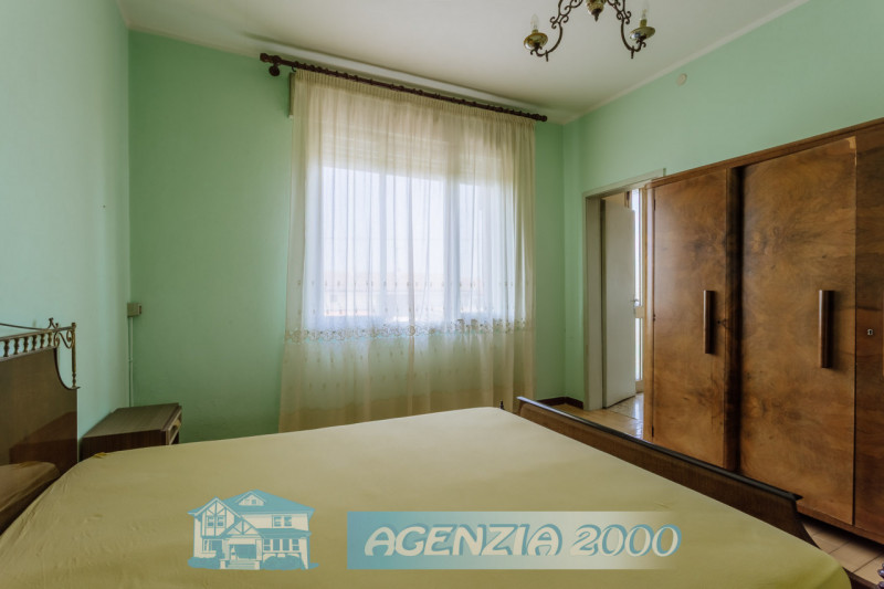 AD ARRE...VUOI UNA BELLA CASA CON IL SUO BEL GIARDINO ? LONTANO DAI RUMORI IN ZONA TRANQUILLA DI ...