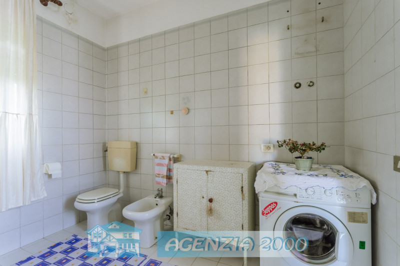 AD ARRE...VUOI UNA BELLA CASA CON IL SUO BEL GIARDINO ? LONTANO DAI RUMORI IN ZONA TRANQUILLA DI ...