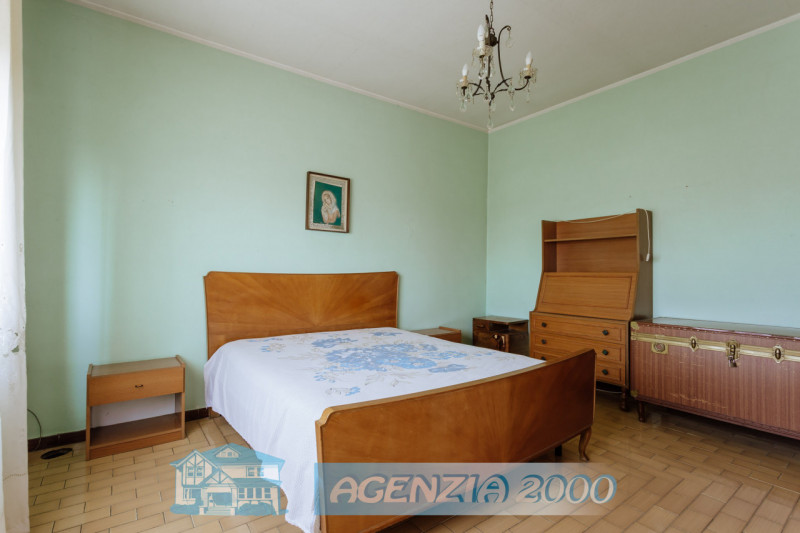 AD ARRE...VUOI UNA BELLA CASA CON IL SUO BEL GIARDINO ? LONTANO DAI RUMORI IN ZONA TRANQUILLA DI ...