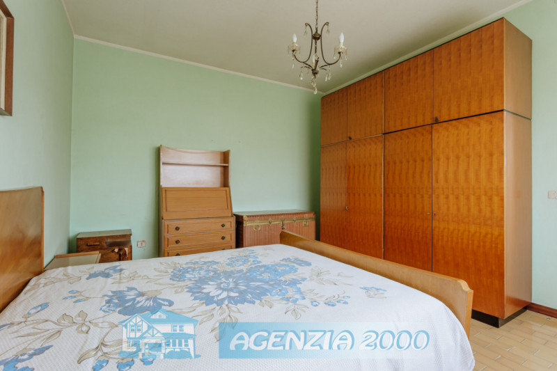 AD ARRE...VUOI UNA BELLA CASA CON IL SUO BEL GIARDINO ? LONTANO DAI RUMORI IN ZONA TRANQUILLA DI ...