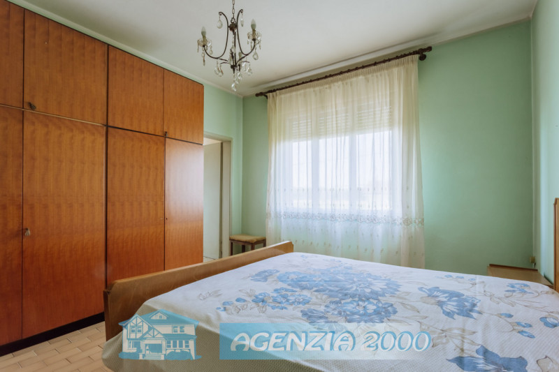 AD ARRE...VUOI UNA BELLA CASA CON IL SUO BEL GIARDINO ? LONTANO DAI RUMORI IN ZONA TRANQUILLA DI ...