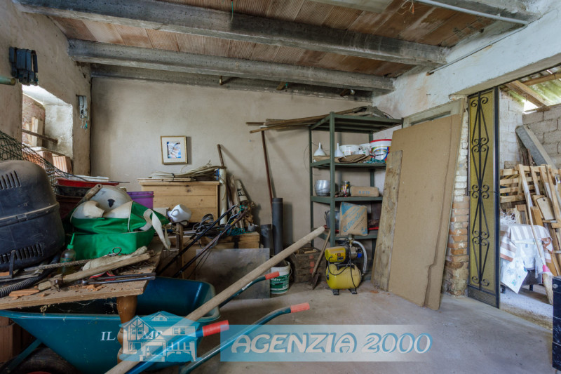 AD ARRE...VUOI UNA BELLA CASA CON IL SUO BEL GIARDINO ? LONTANO DAI RUMORI IN ZONA TRANQUILLA DI ...