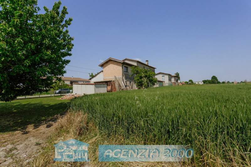 AD ARRE...VUOI UNA BELLA CASA CON IL SUO BEL GIARDINO ? LONTANO DAI RUMORI IN ZONA TRANQUILLA DI ...