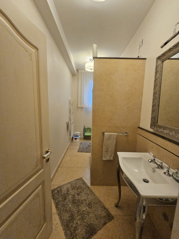 Sei alla ricerca di un'abitazione elegante e raffinata nel cuore di Padova? Questo splendido appa...