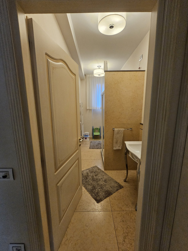 Sei alla ricerca di un'abitazione elegante e raffinata nel cuore di Padova? Questo splendido appa...