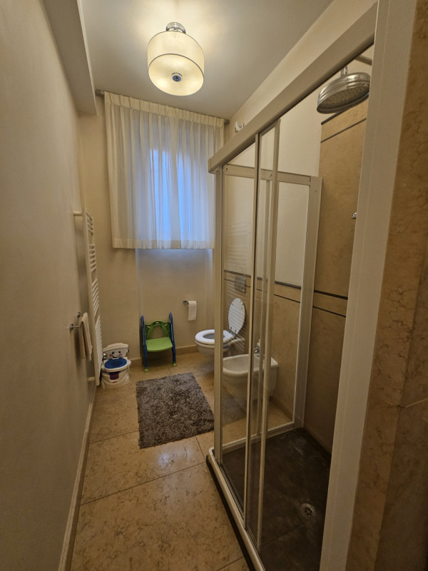 Sei alla ricerca di un'abitazione elegante e raffinata nel cuore di Padova? Questo splendido appa...