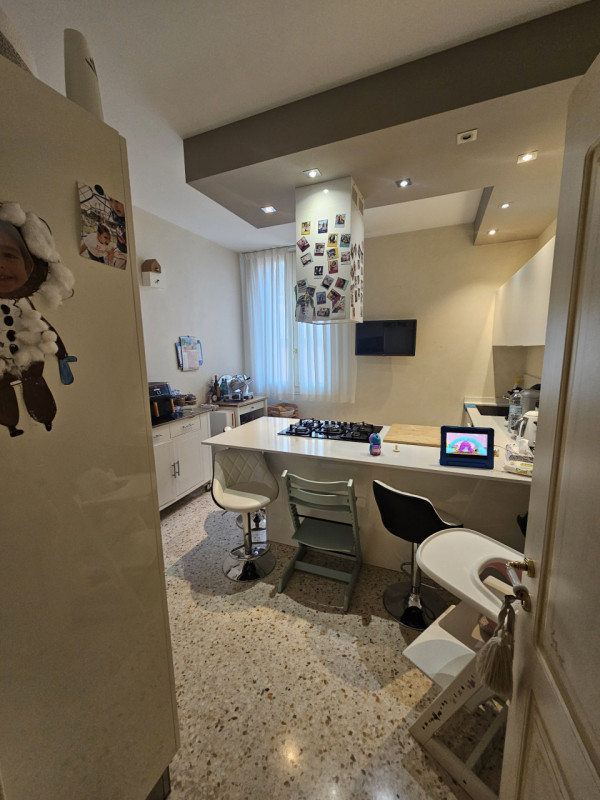 Sei alla ricerca di un'abitazione elegante e raffinata nel cuore di Padova? Questo splendido appa...