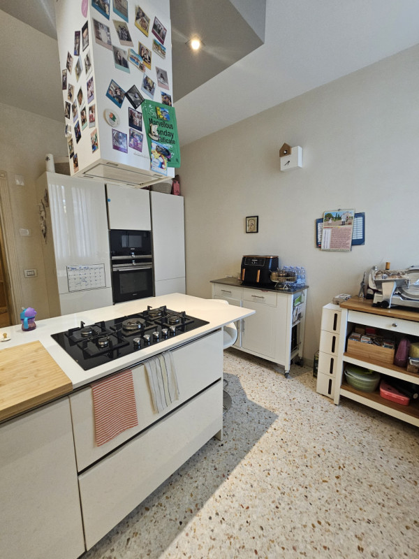 Sei alla ricerca di un'abitazione elegante e raffinata nel cuore di Padova? Questo splendido appa...