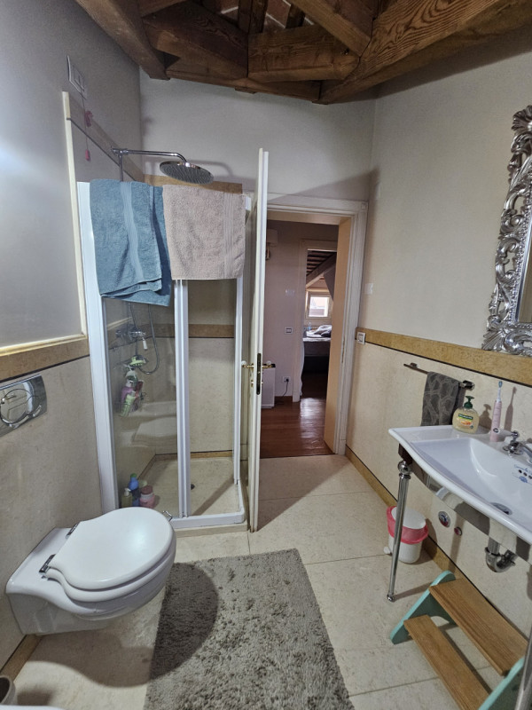 Sei alla ricerca di un'abitazione elegante e raffinata nel cuore di Padova? Questo splendido appa...