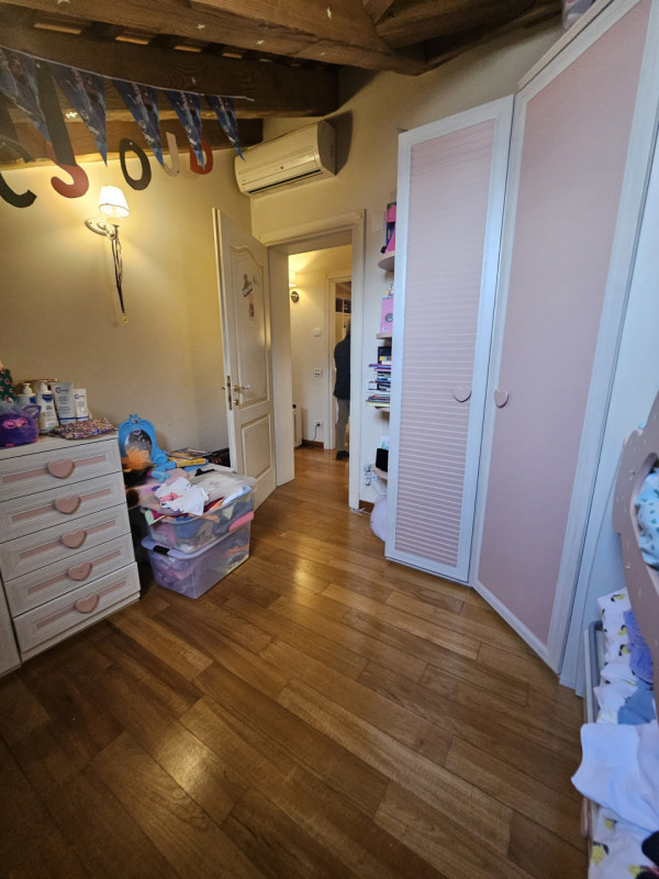 Sei alla ricerca di un'abitazione elegante e raffinata nel cuore di Padova? Questo splendido appa...