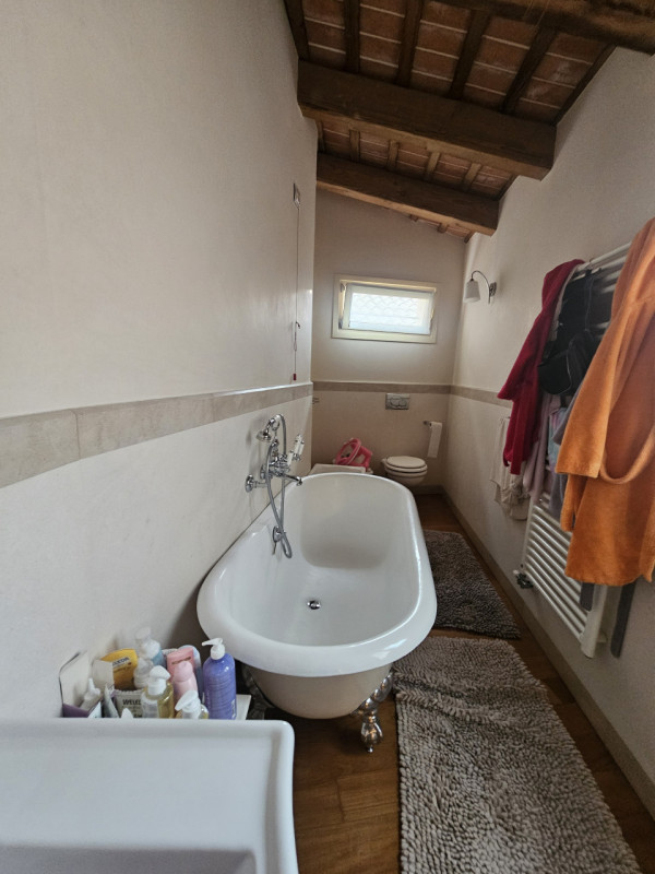 Sei alla ricerca di un'abitazione elegante e raffinata nel cuore di Padova? Questo splendido appa...