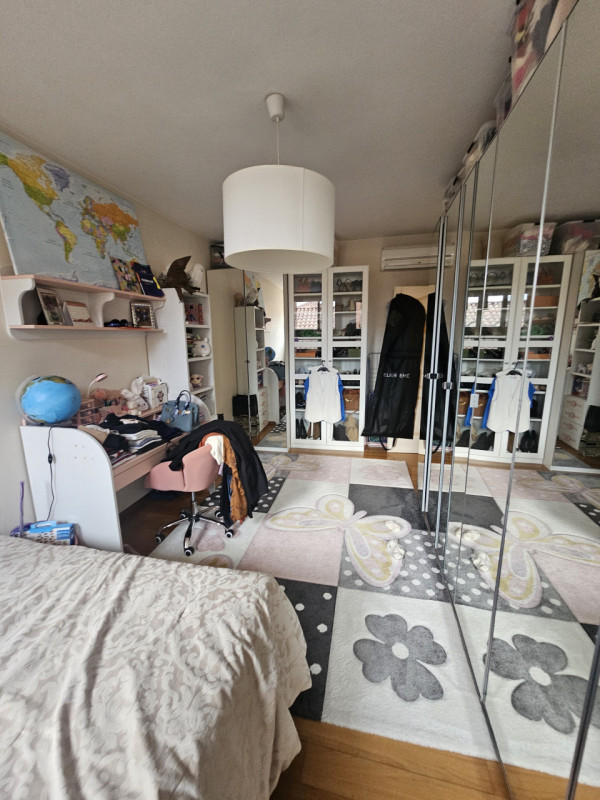 Sei alla ricerca di un'abitazione elegante e raffinata nel cuore di Padova? Questo splendido appa...