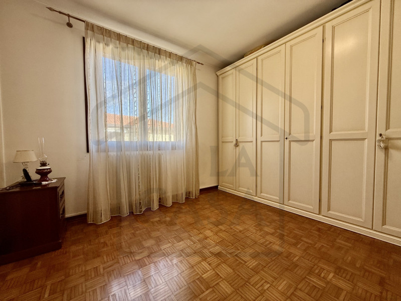 PONTE SAN NICOLO’ – In pieno centro, a due passi da tutti i principali servizi, proponiamo in ven...