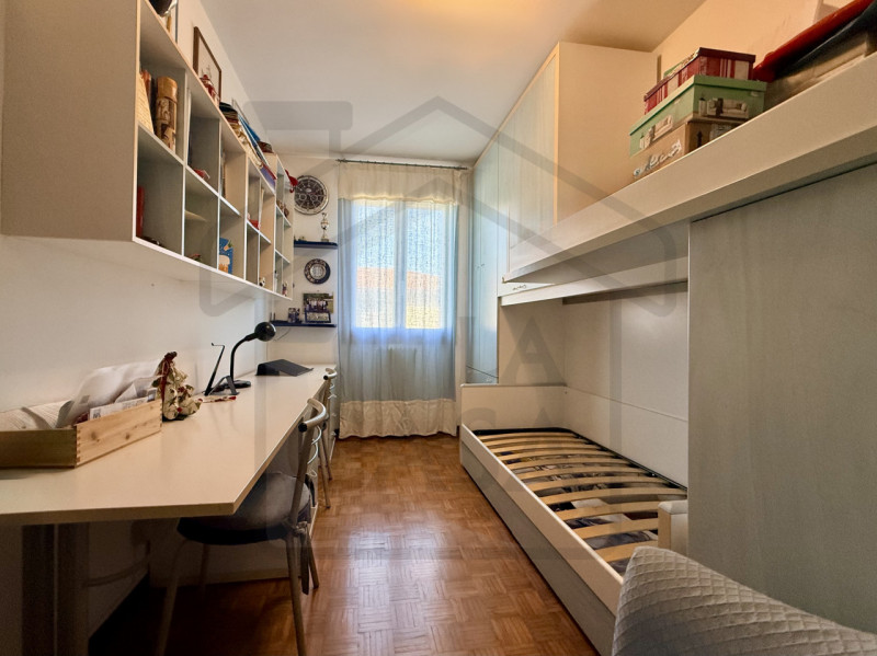 PONTE SAN NICOLO’ – In pieno centro, a due passi da tutti i principali servizi, proponiamo in ven...