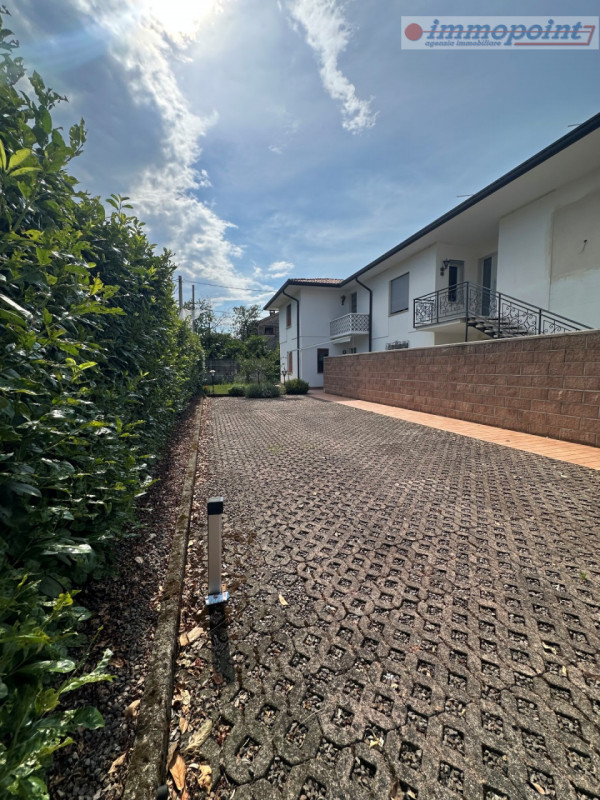 In una delle zone più tranquille e richieste di Bassano del Grappa, precisamente nella residenzia...