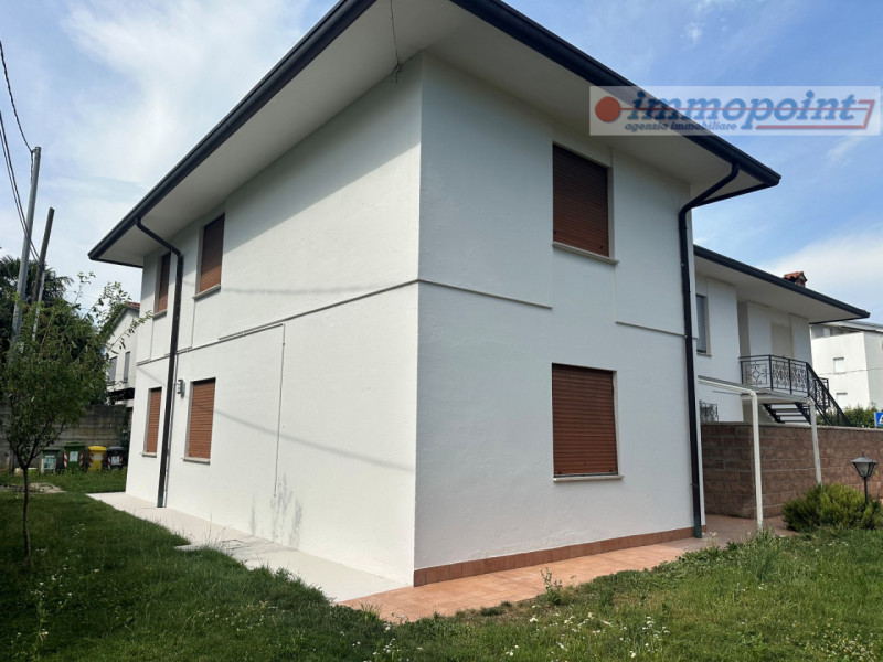 In una delle zone più tranquille e richieste di Bassano del Grappa, precisamente nella residenzia...