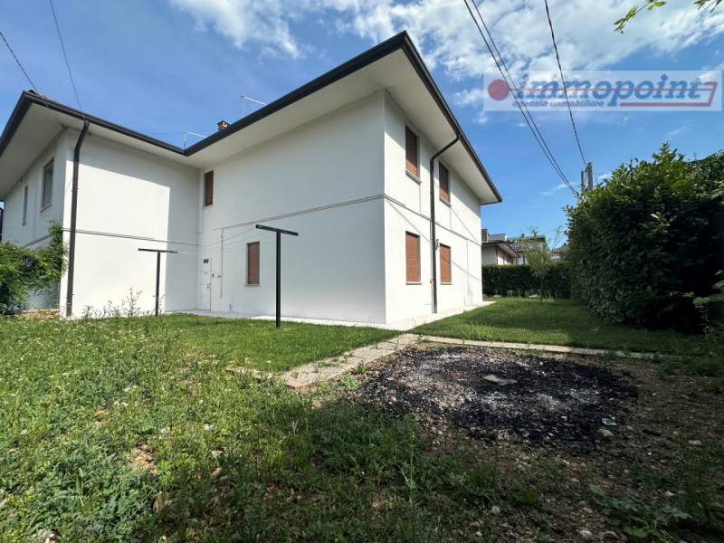 In una delle zone più tranquille e richieste di Bassano del Grappa, precisamente nella residenzia...