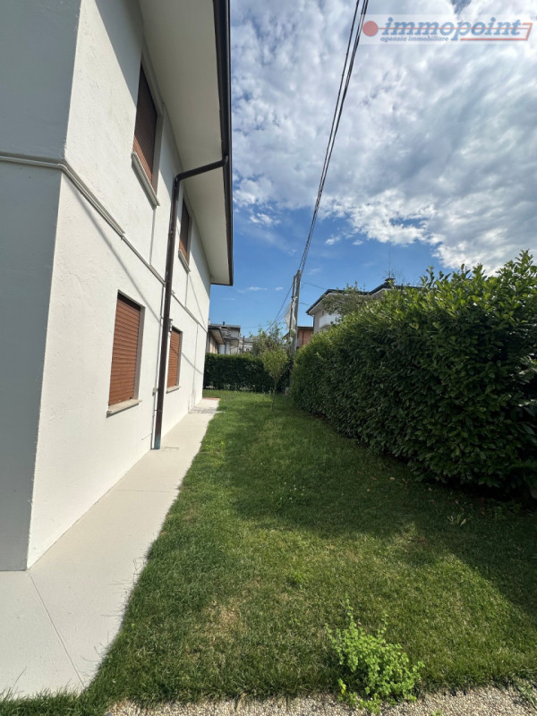 In una delle zone più tranquille e richieste di Bassano del Grappa, precisamente nella residenzia...