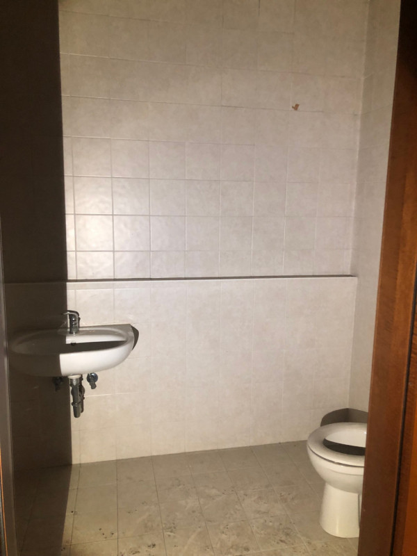 Situato a 4 Km dal Casello Autostradale 'Vicenza Ovest' si propone in vendita unità immobiliare p...