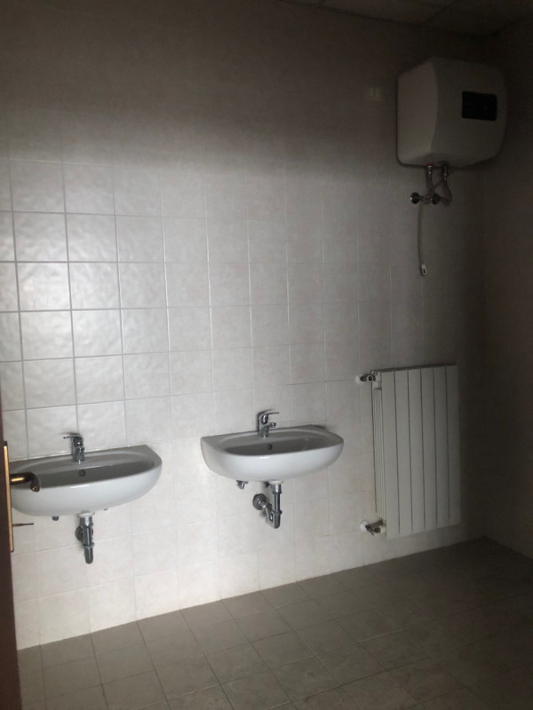 Situato a 4 Km dal Casello Autostradale 'Vicenza Ovest' si propone in vendita unità immobiliare p...