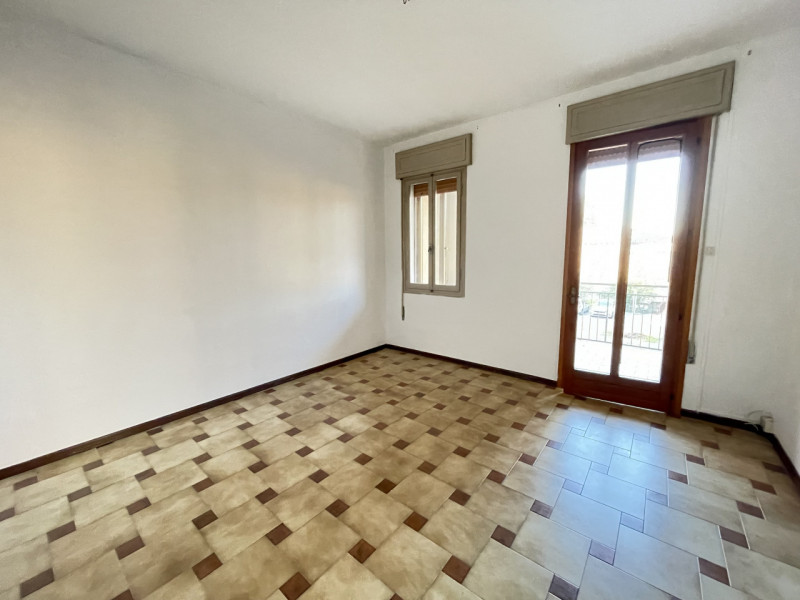 In posizione centralissima, comoda a tutti i servizi e alle principali vie di comunicazione, prop...