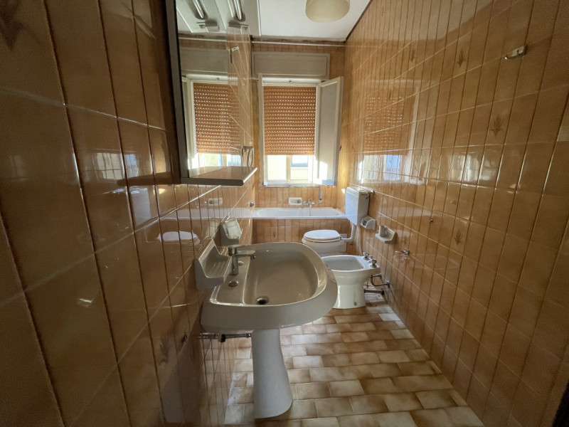 In posizione centralissima, comoda a tutti i servizi e alle principali vie di comunicazione, prop...