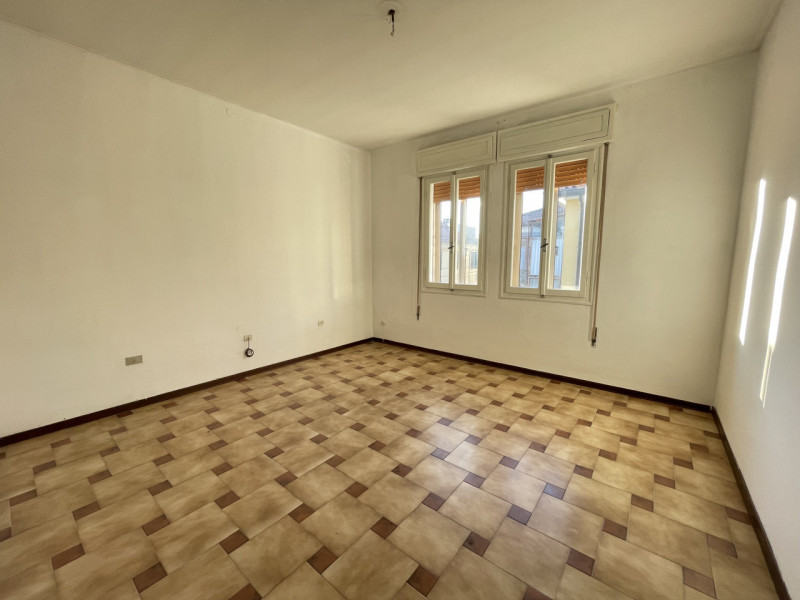 In posizione centralissima, comoda a tutti i servizi e alle principali vie di comunicazione, prop...