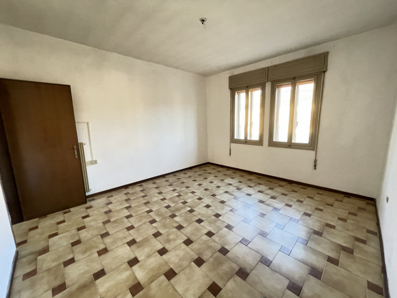 In posizione centralissima, comoda a tutti i servizi e alle principali vie di comunicazione, prop...