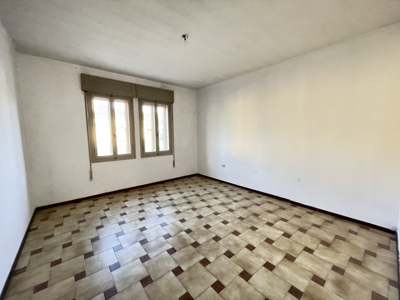 In posizione centralissima, comoda a tutti i servizi e alle principali vie di comunicazione, prop...