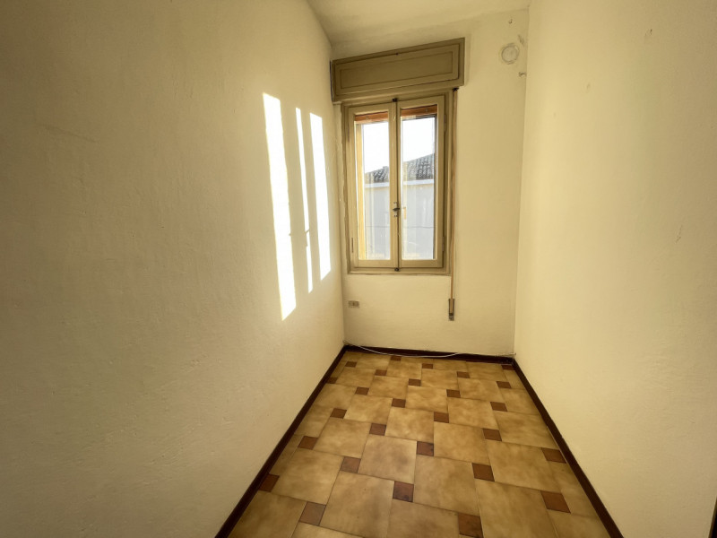 In posizione centralissima, comoda a tutti i servizi e alle principali vie di comunicazione, prop...