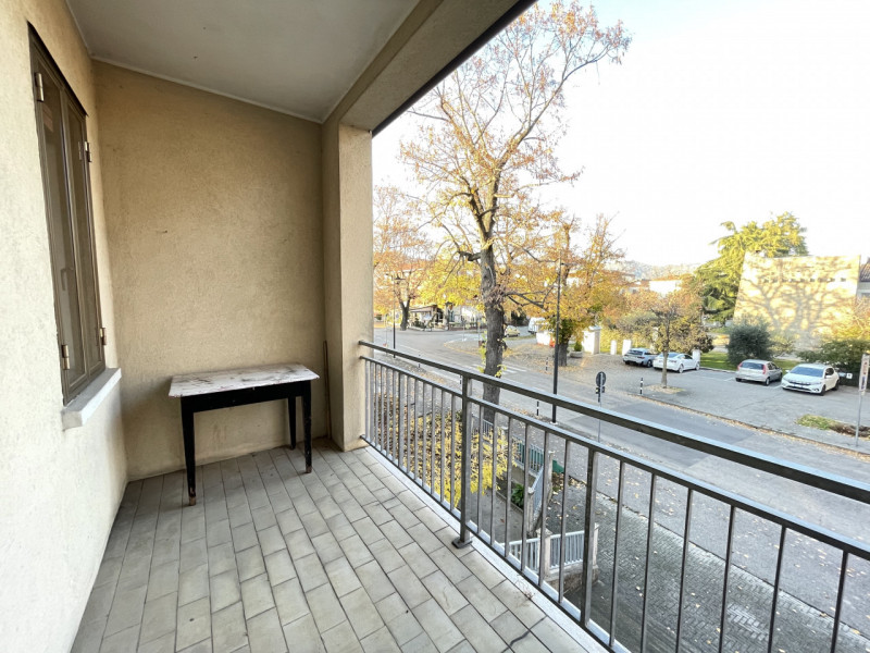 In posizione centralissima, comoda a tutti i servizi e alle principali vie di comunicazione, prop...