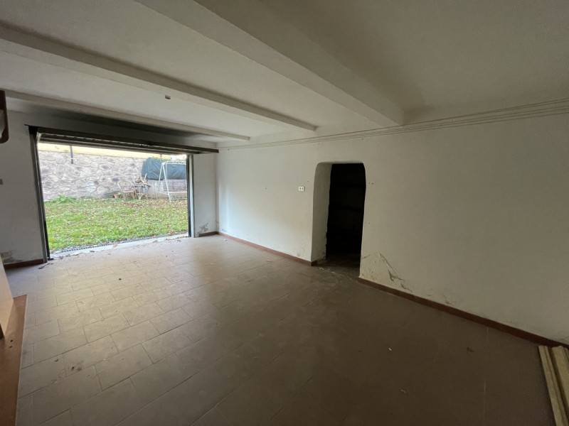 In posizione centralissima, comoda a tutti i servizi e alle principali vie di comunicazione, prop...