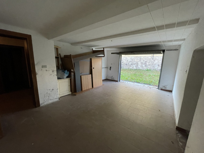 In posizione centralissima, comoda a tutti i servizi e alle principali vie di comunicazione, prop...