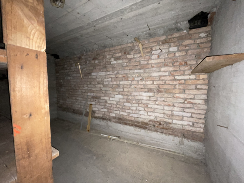 In posizione centralissima, comoda a tutti i servizi e alle principali vie di comunicazione, prop...