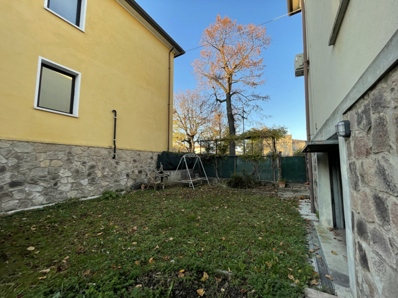 In posizione centralissima, comoda a tutti i servizi e alle principali vie di comunicazione, prop...