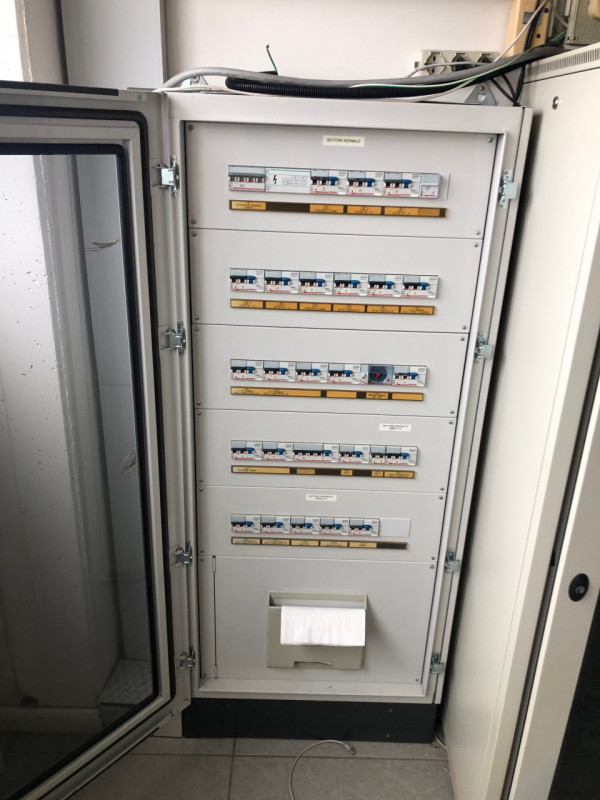 Porzione immobiliare, parte di un complesso di maggior consistenza, composta da: locali ad uso uf...