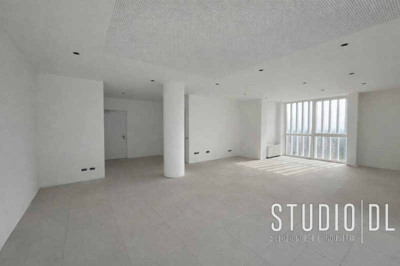 Nel cuore della zona industriale di Schio, all’interno del rinomato Centro Direzionale Summano, p...