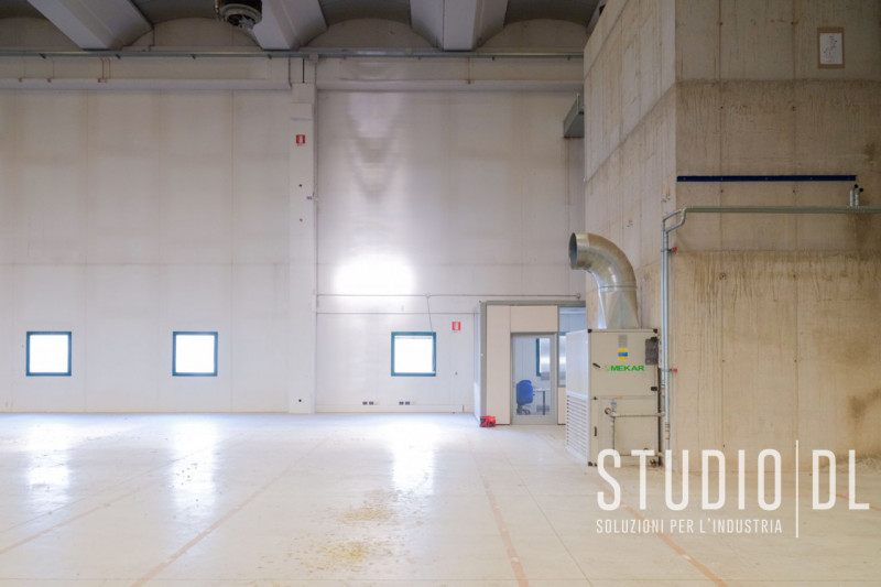 Proponiamo in locazione un ampio capannone industriale di 13.000 mq, con possibilità di frazionam...